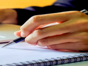 A problem in healthcare that has hardly been noticed: increasing contributions and declining services - a culture of irresponsibility? Screenshot youtube.com